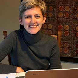 kelly on the computer smiling